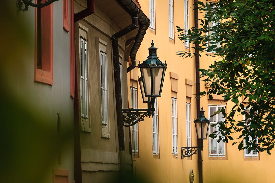 Strassenlaterne im Loreta Viertel in Prag