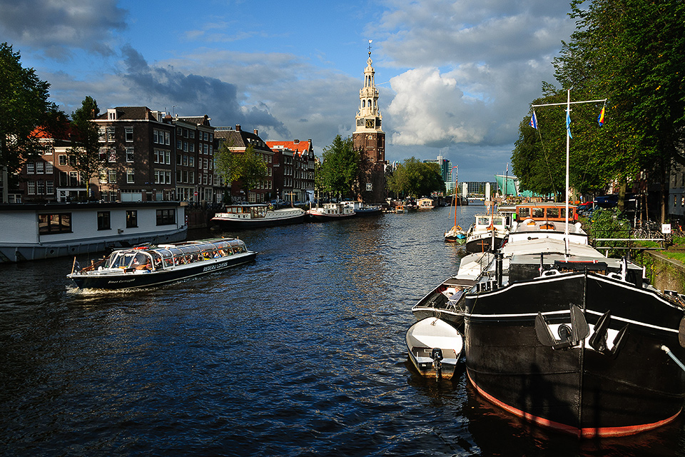 Grachten und Kanaele in Amsterdam