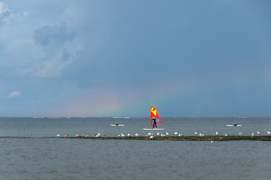 Regenbogen und Surfer auf Baltrum
