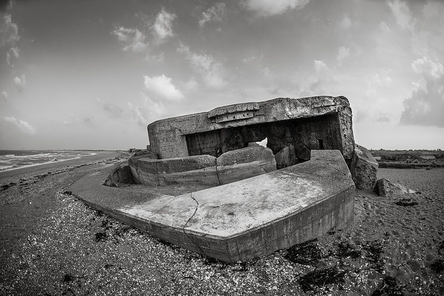 Bunkeranlagen am Strand bei Barfleur in der Normandie