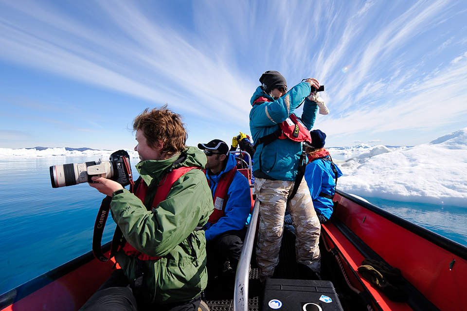 Landgang in der Arktis mit Polarcirkel Booten