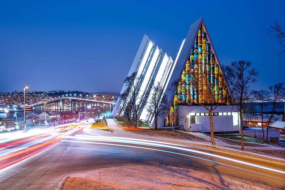 Besichtigung der Eismeerkathedrale und Mitternachtskonzert waehrend eines Hurtigruten Landgang