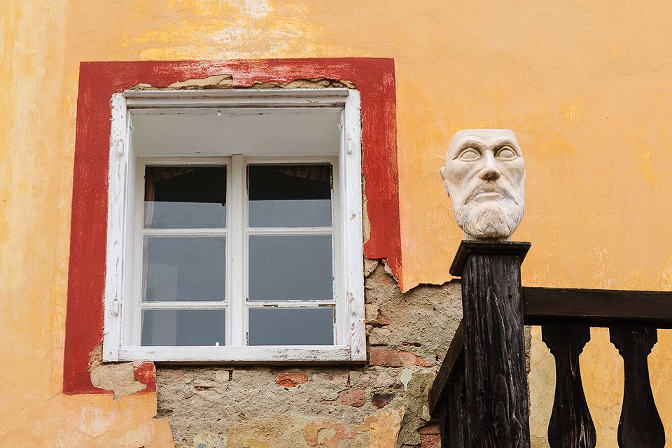 Maske im Loreto Viertel von Prag